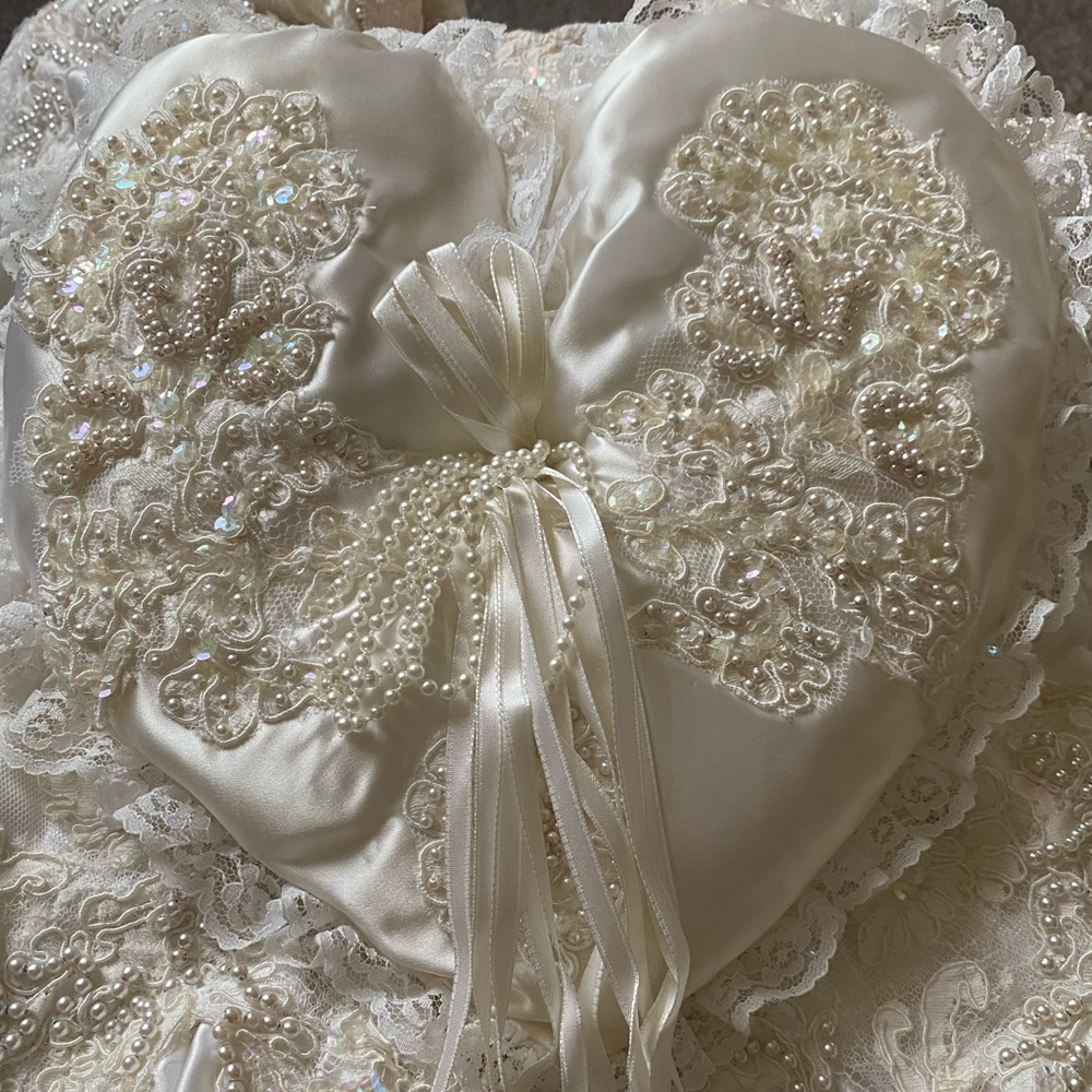 Wedding ring pillow
